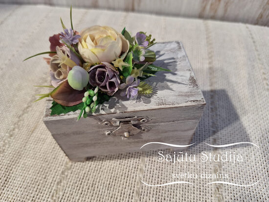 Koka kastīte ar violetiem ziediņiem Nr.25